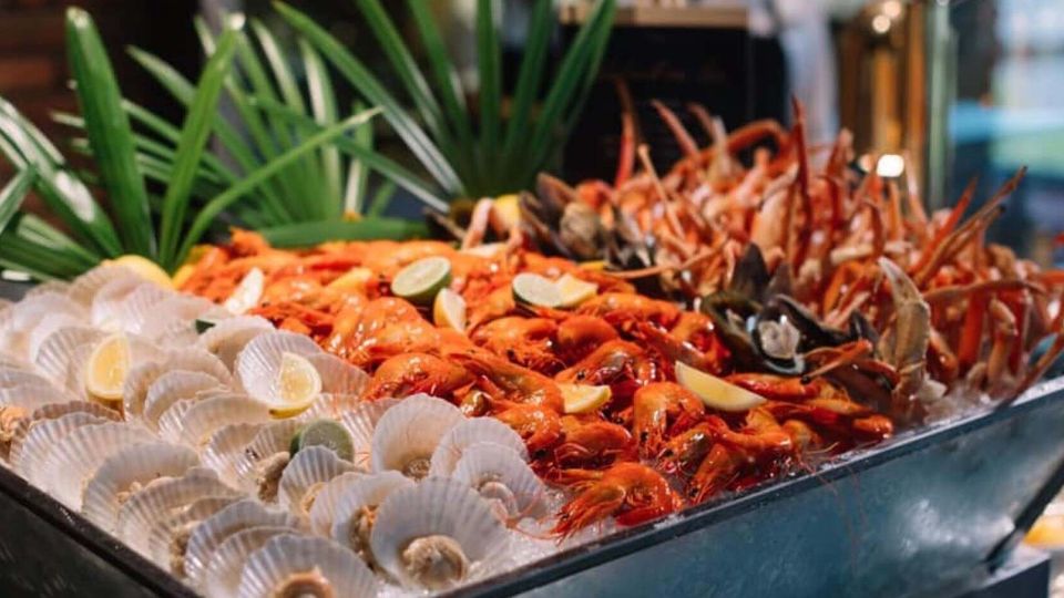 Seafood live-cooking buffet at Spice Market Café, Shangri-La Rasa Sayang